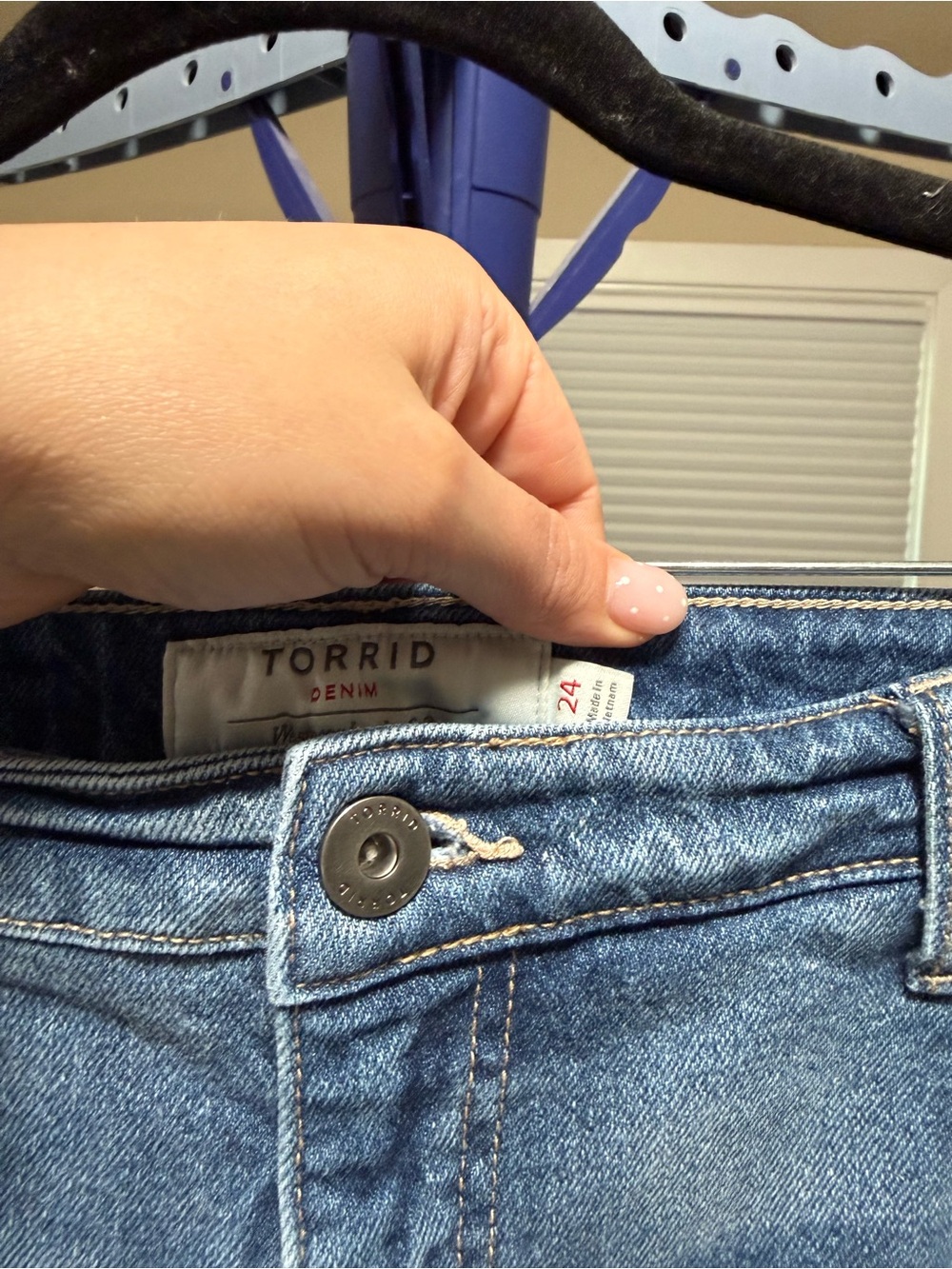 EUC Torrid Size 24R: High-Rise Mom Straight Distressed Jeans - Blue - Picture 6 of 9